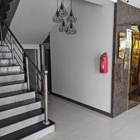 Nueva Hotel Исламабад Экстерьер фото