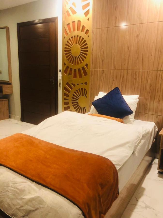 Nueva Hotel Исламабад Экстерьер фото