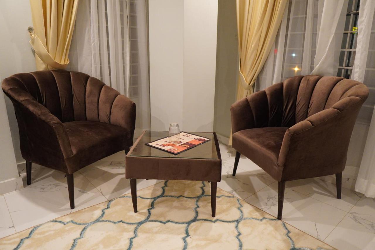 Nueva Hotel Исламабад Экстерьер фото