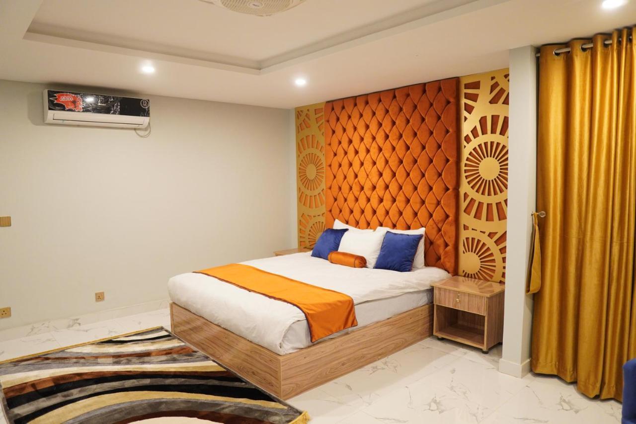 Nueva Hotel Исламабад Экстерьер фото
