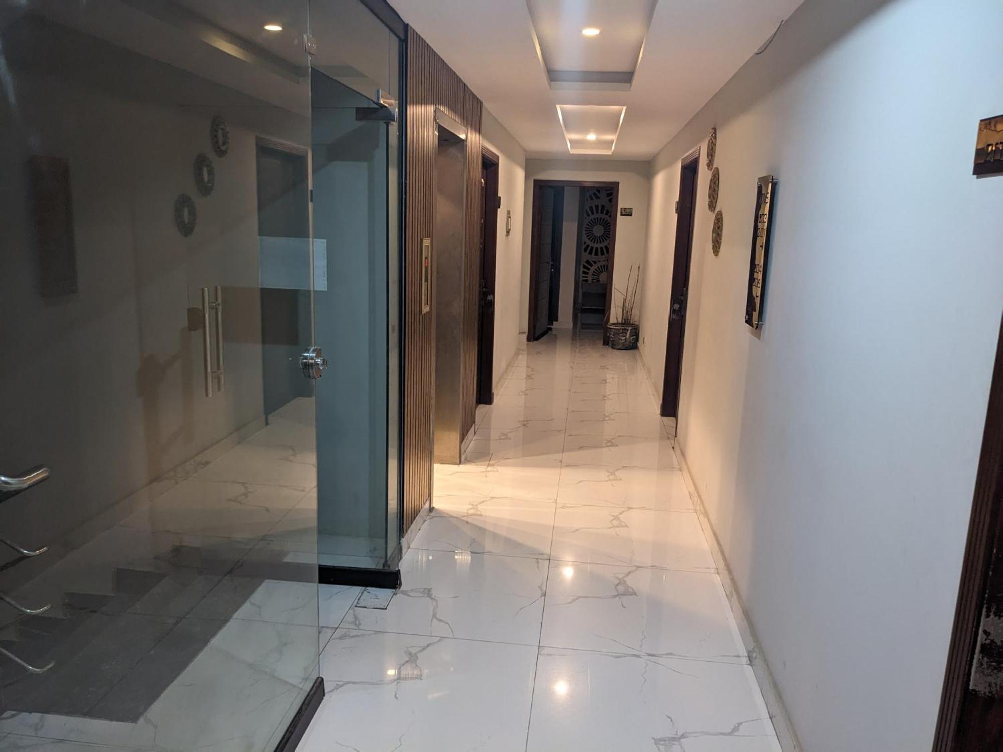Nueva Hotel Исламабад Экстерьер фото