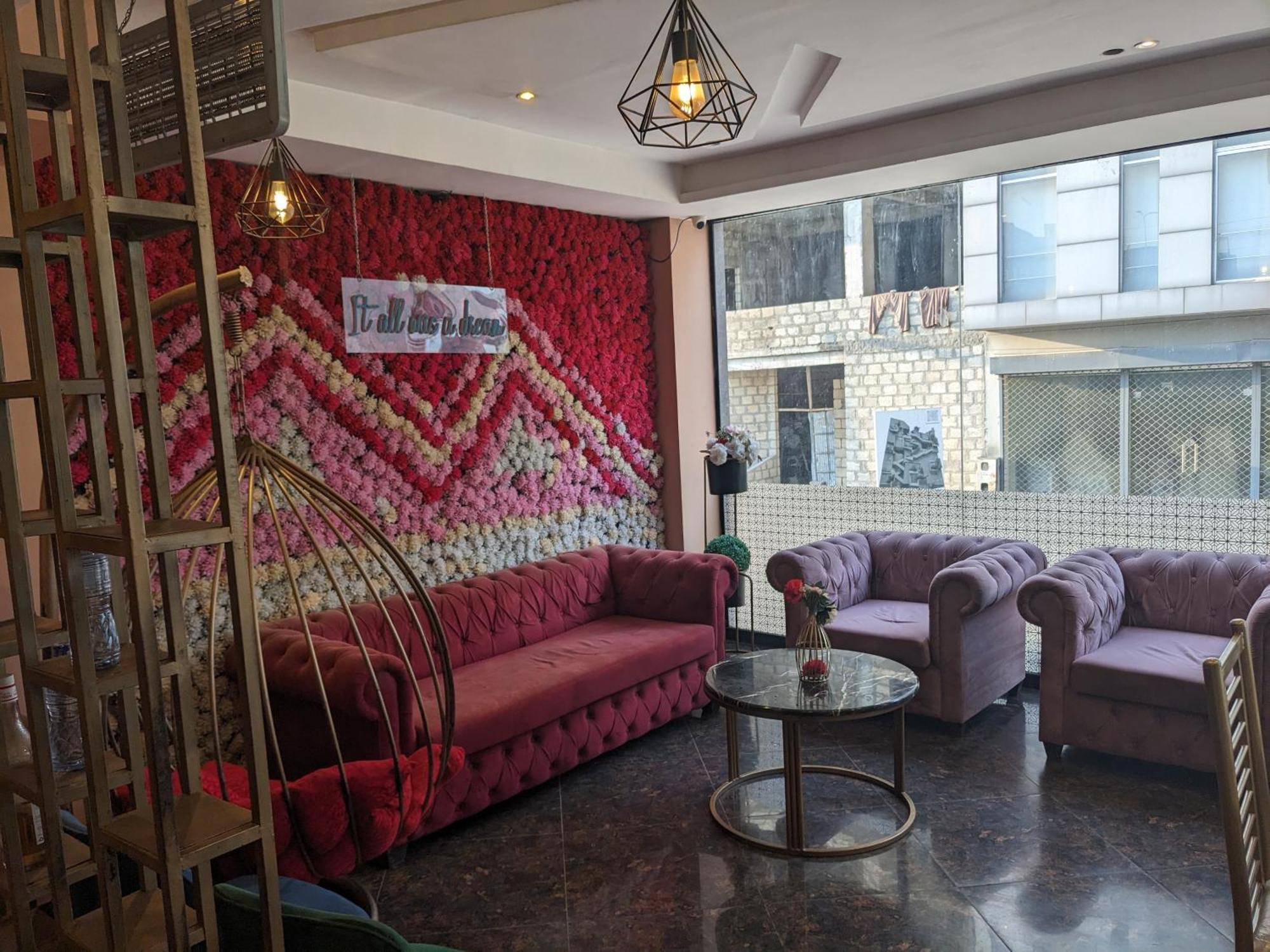 Nueva Hotel Исламабад Экстерьер фото