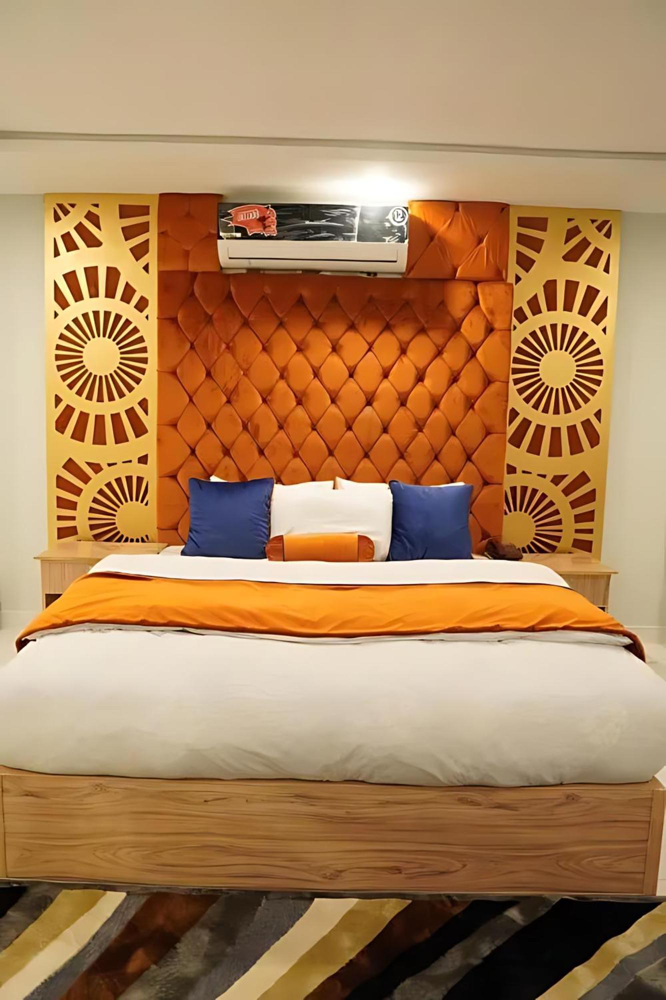 Nueva Hotel Исламабад Экстерьер фото