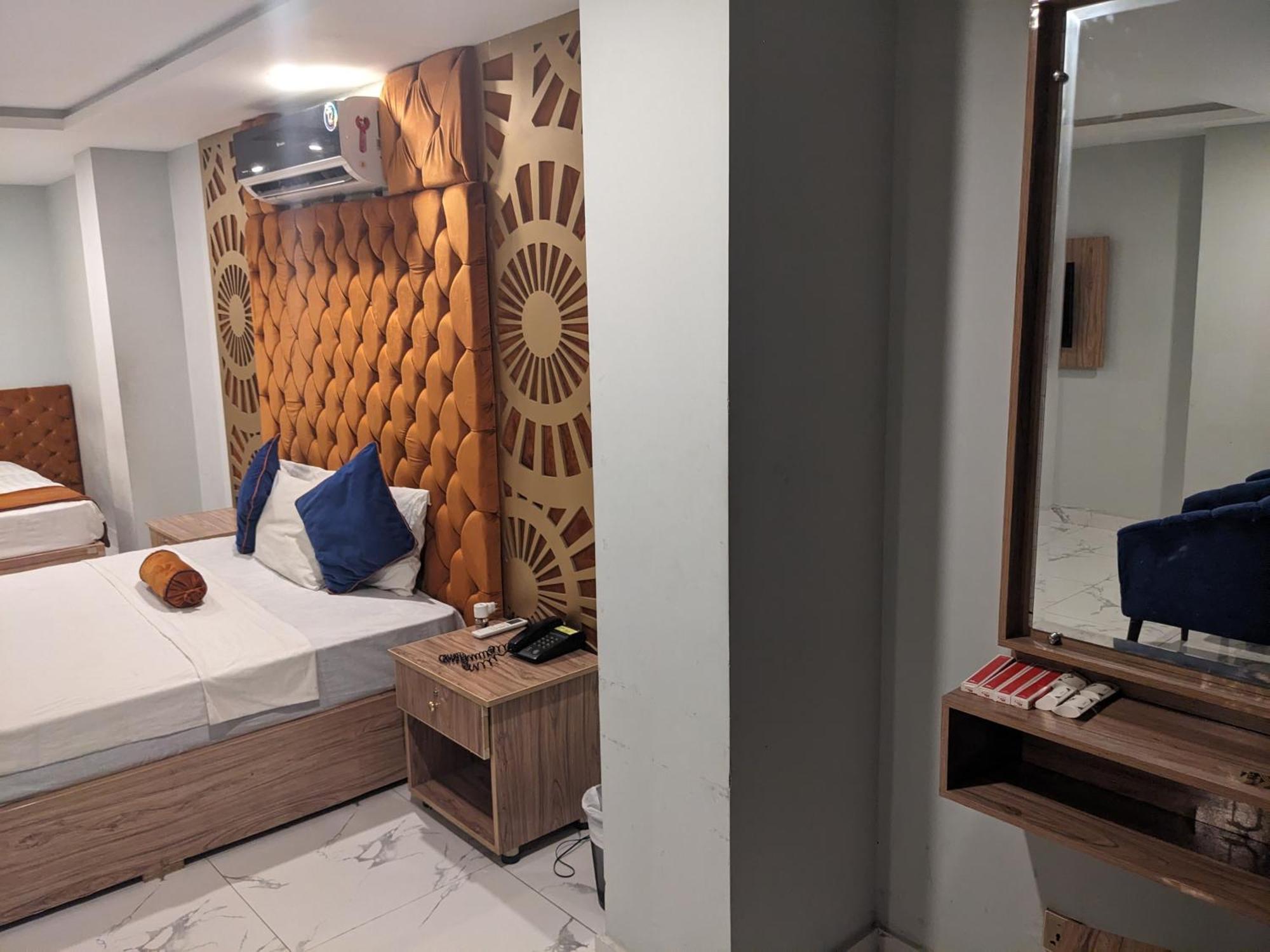 Nueva Hotel Исламабад Экстерьер фото