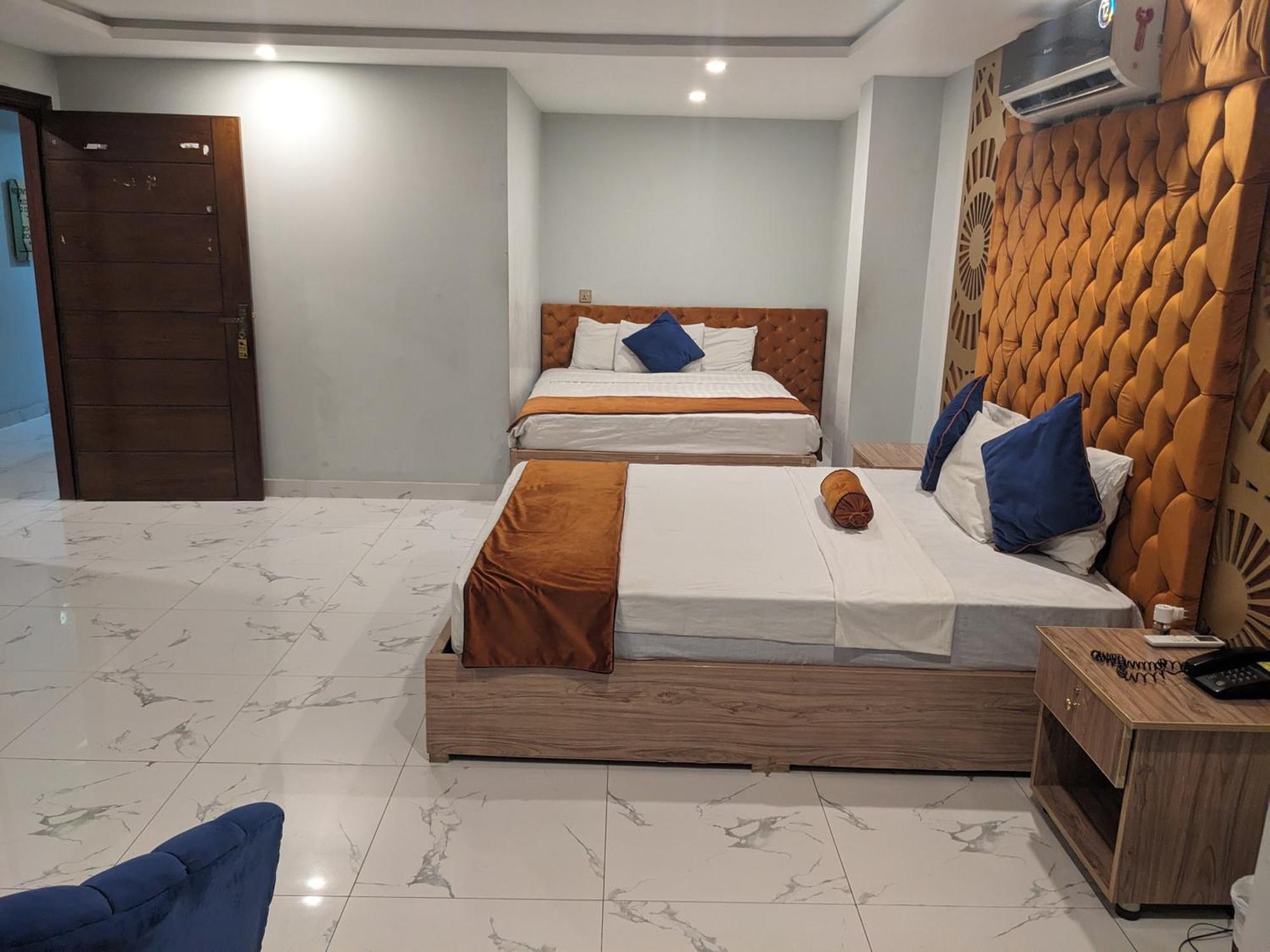 Nueva Hotel Исламабад Экстерьер фото