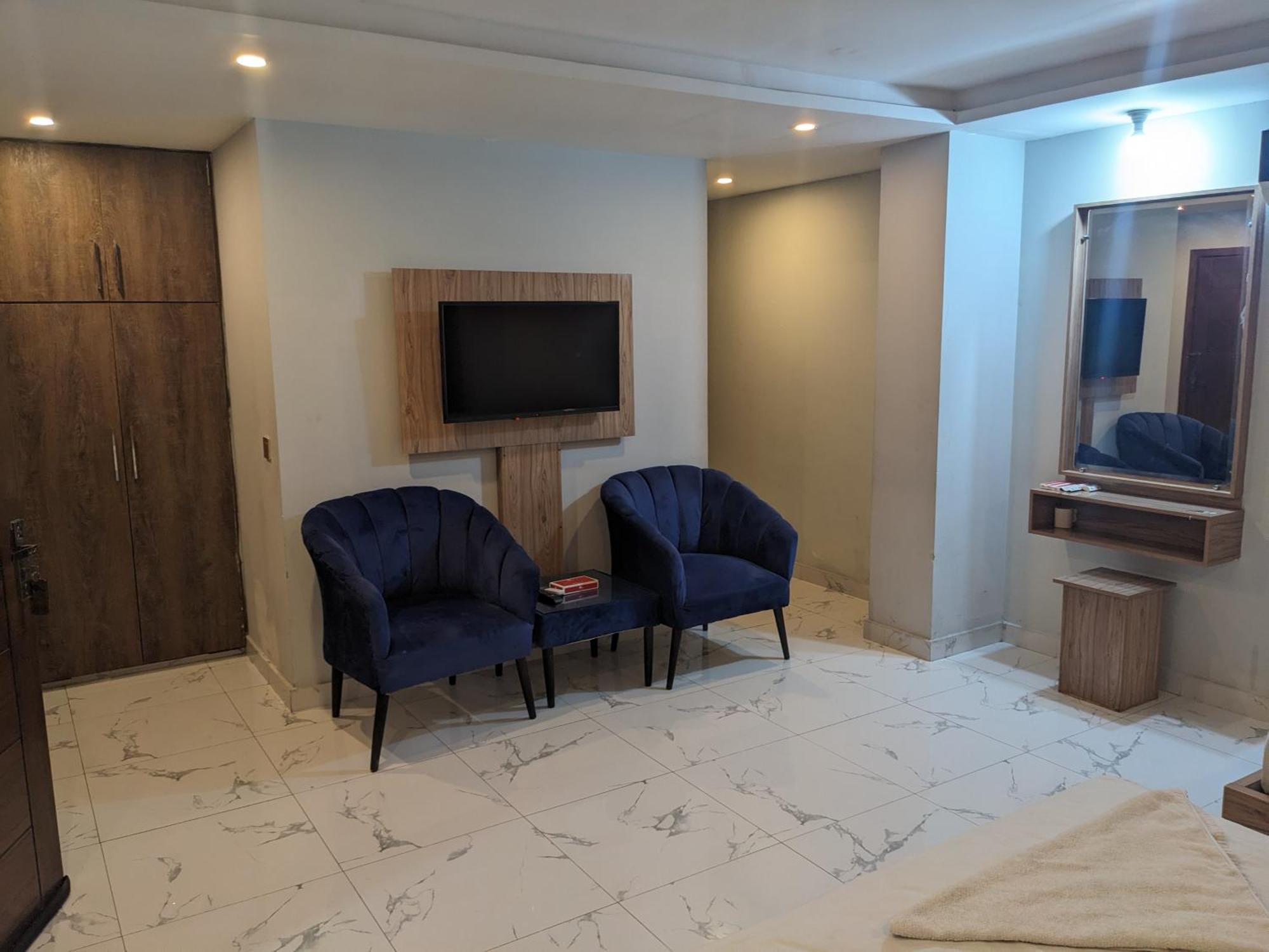 Nueva Hotel Исламабад Экстерьер фото