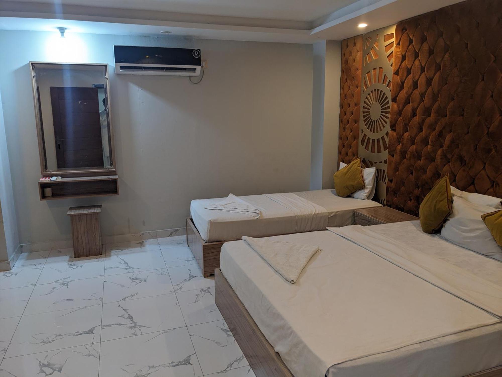 Nueva Hotel Исламабад Экстерьер фото