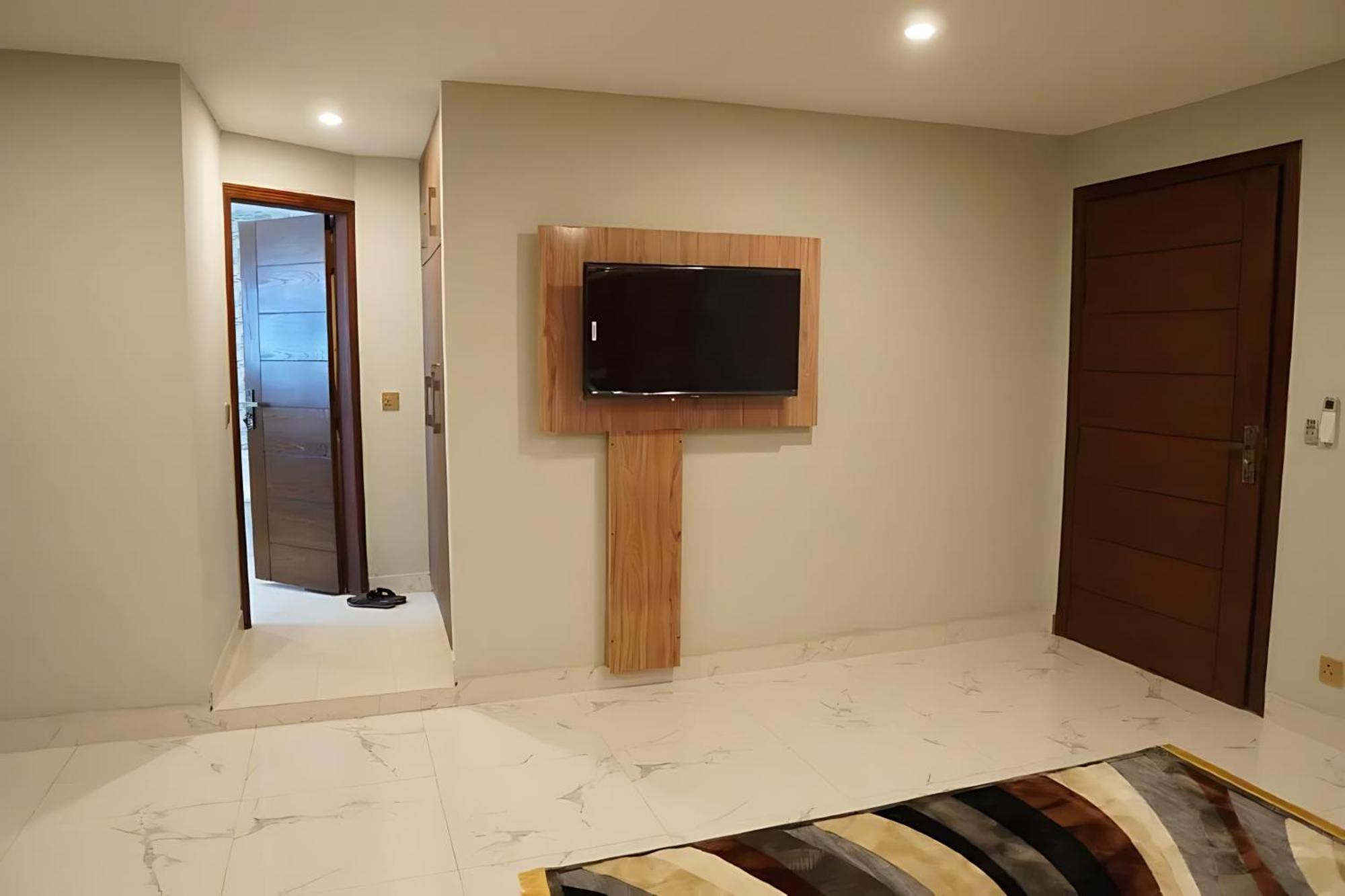 Nueva Hotel Исламабад Экстерьер фото