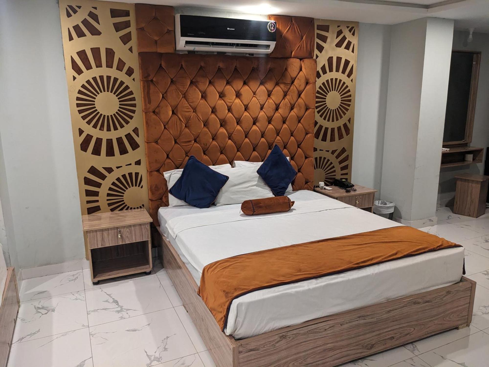 Nueva Hotel Исламабад Экстерьер фото