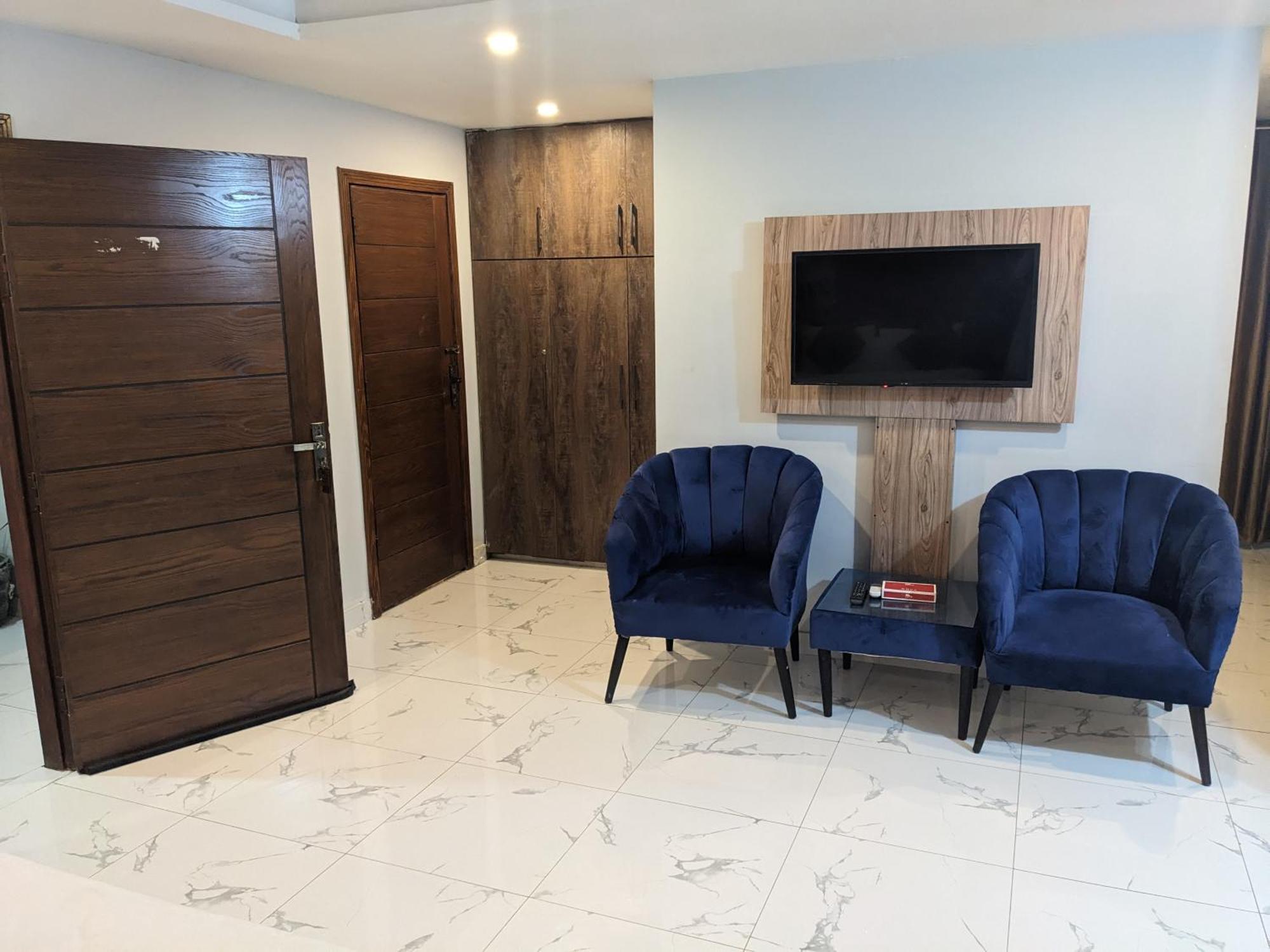 Nueva Hotel Исламабад Экстерьер фото