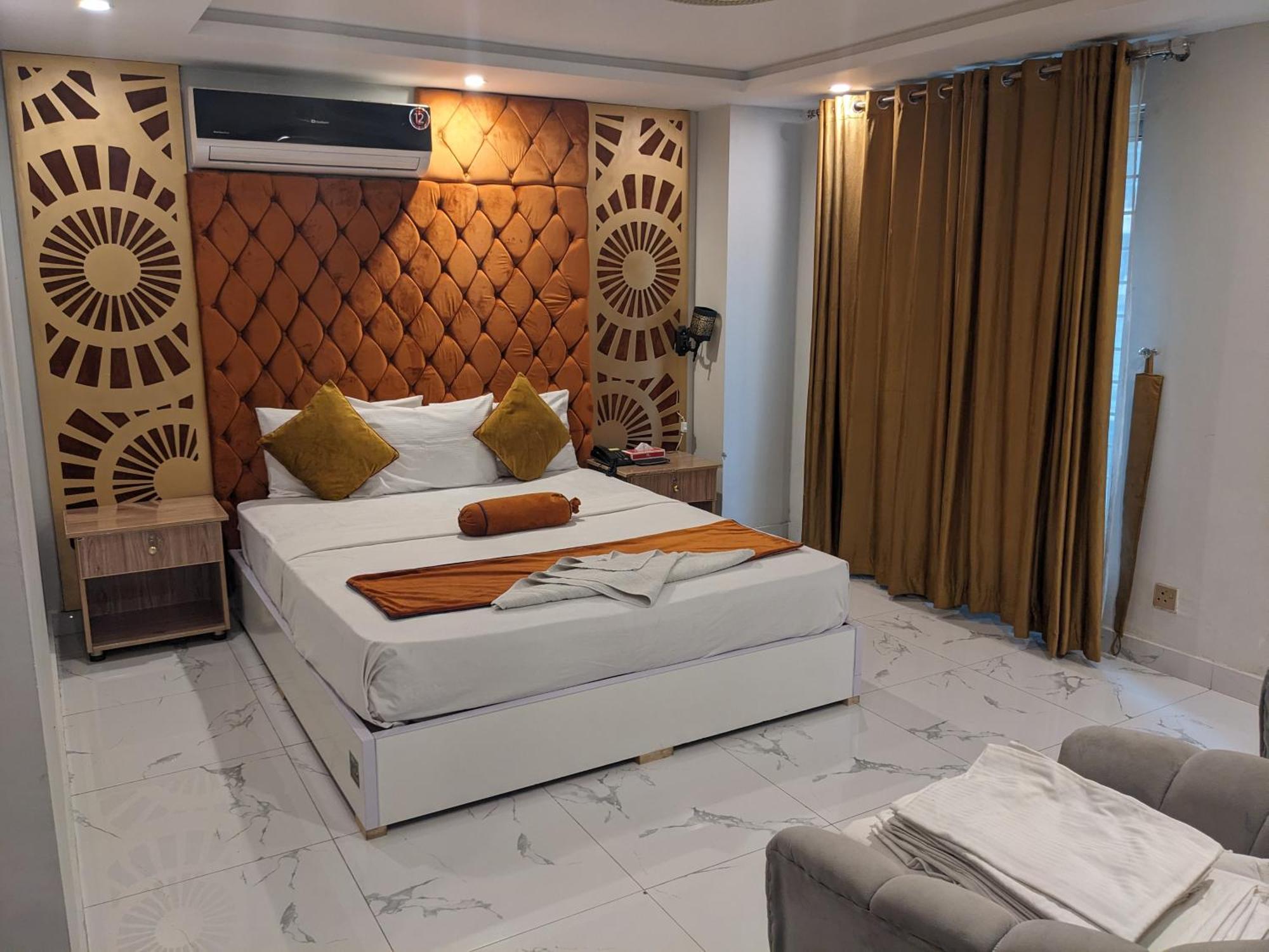 Nueva Hotel Исламабад Экстерьер фото