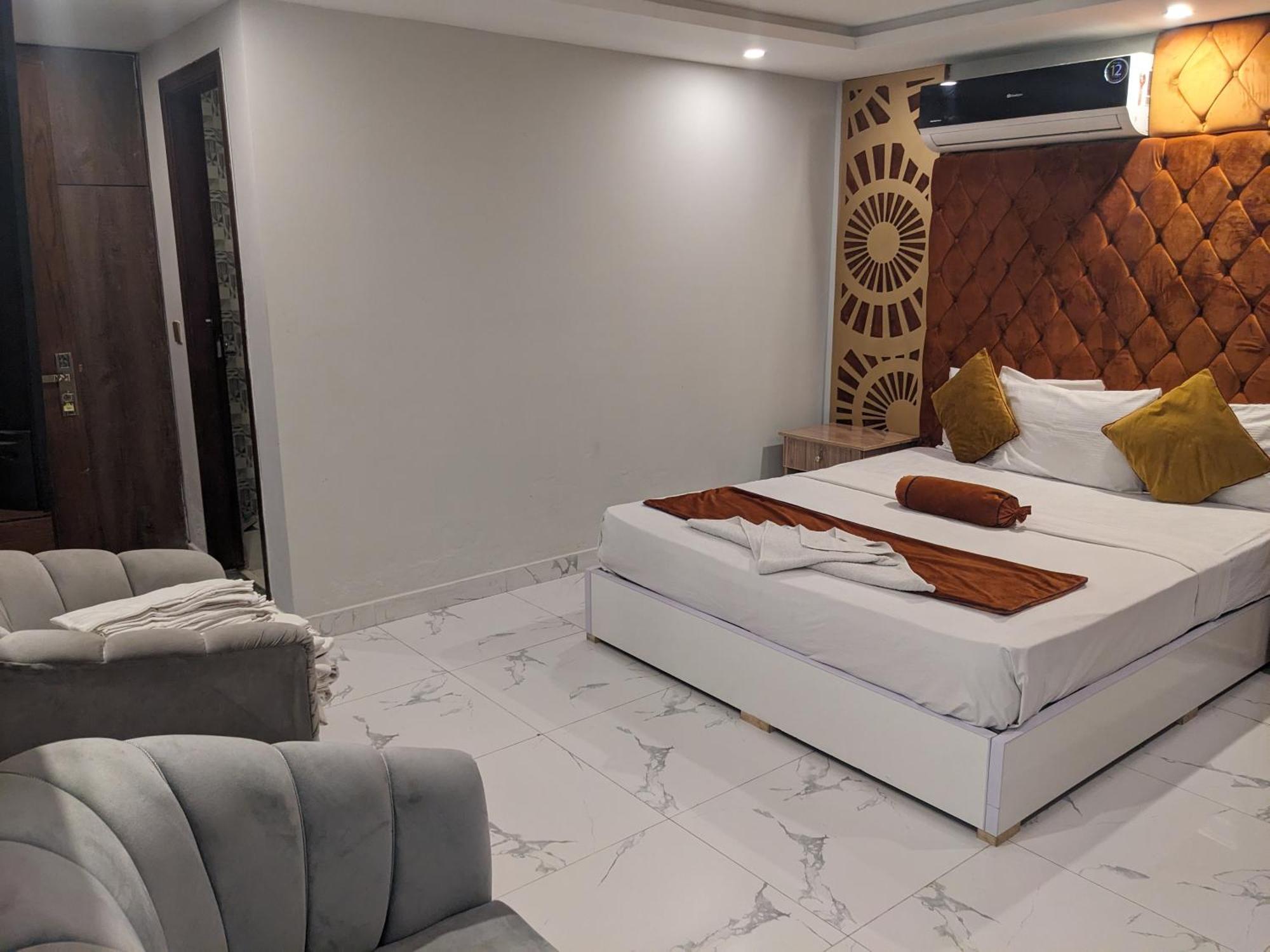Nueva Hotel Исламабад Экстерьер фото